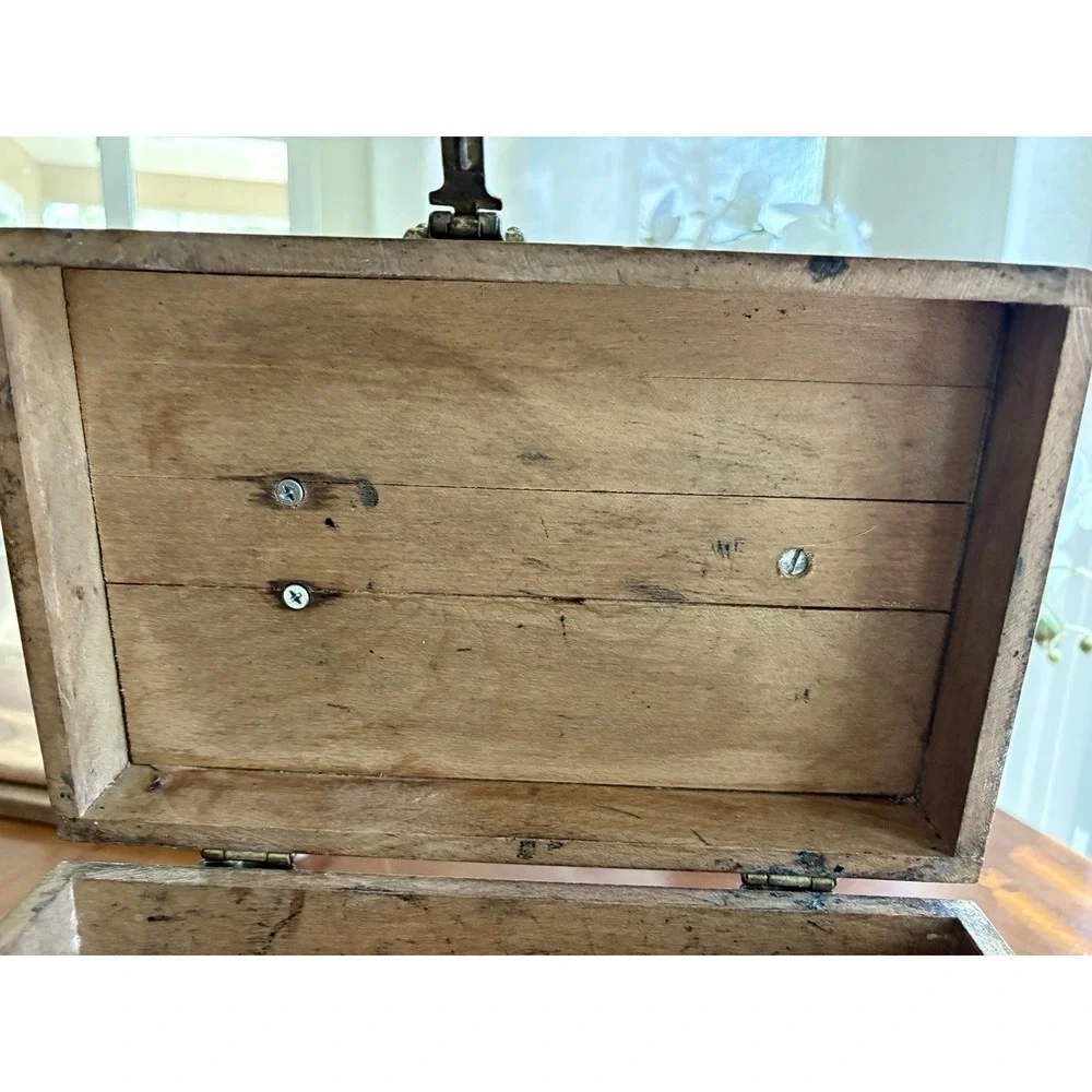 Cavalier Guardsman Vintage Wooden Shoebox Deluxe Shoes Shine Case Dovetail